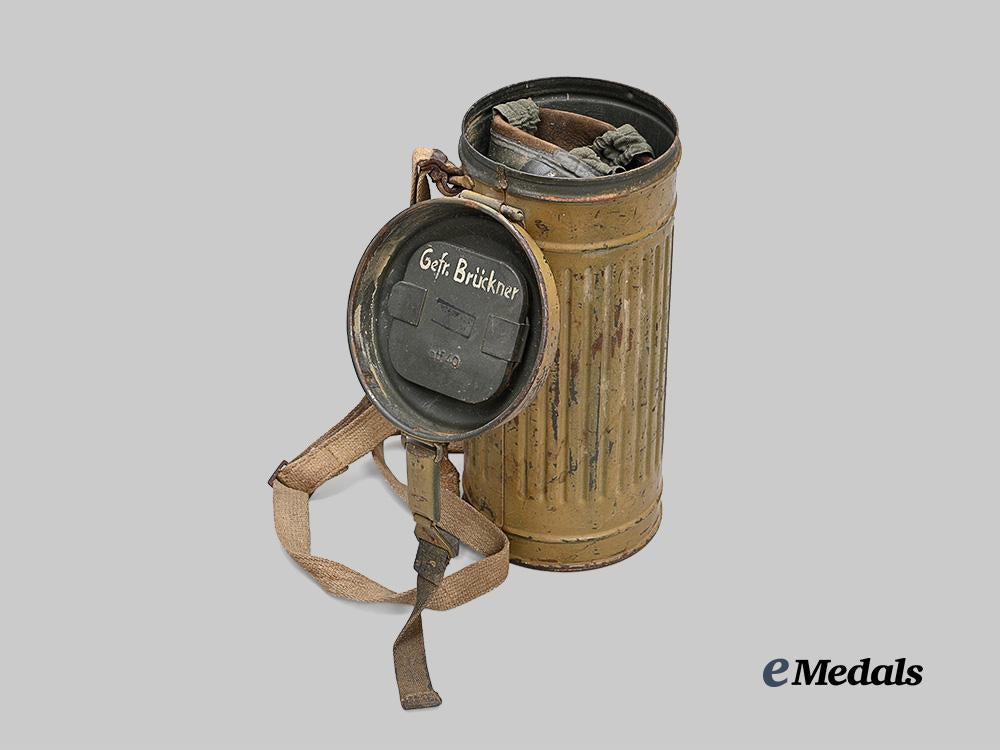 germany,_heer._a_rare_and_unused_tropical_m30_gas_mask,_with_canister,_owner-_attributed_example_e_medals__g63937_3