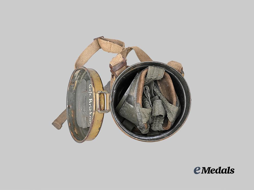 germany,_heer._a_rare_and_unused_tropical_m30_gas_mask,_with_canister,_owner-_attributed_example_e_medals__g63937_5