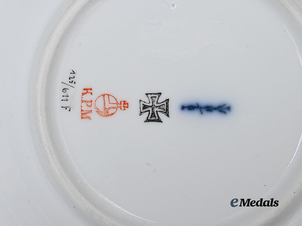 germany,_imperial._a_kaiserin_augusta_victoria_patriotic_cameo_cup_and_saucer,_by_königliche_porzellan-_manufaktur_e_medals__g63941_15