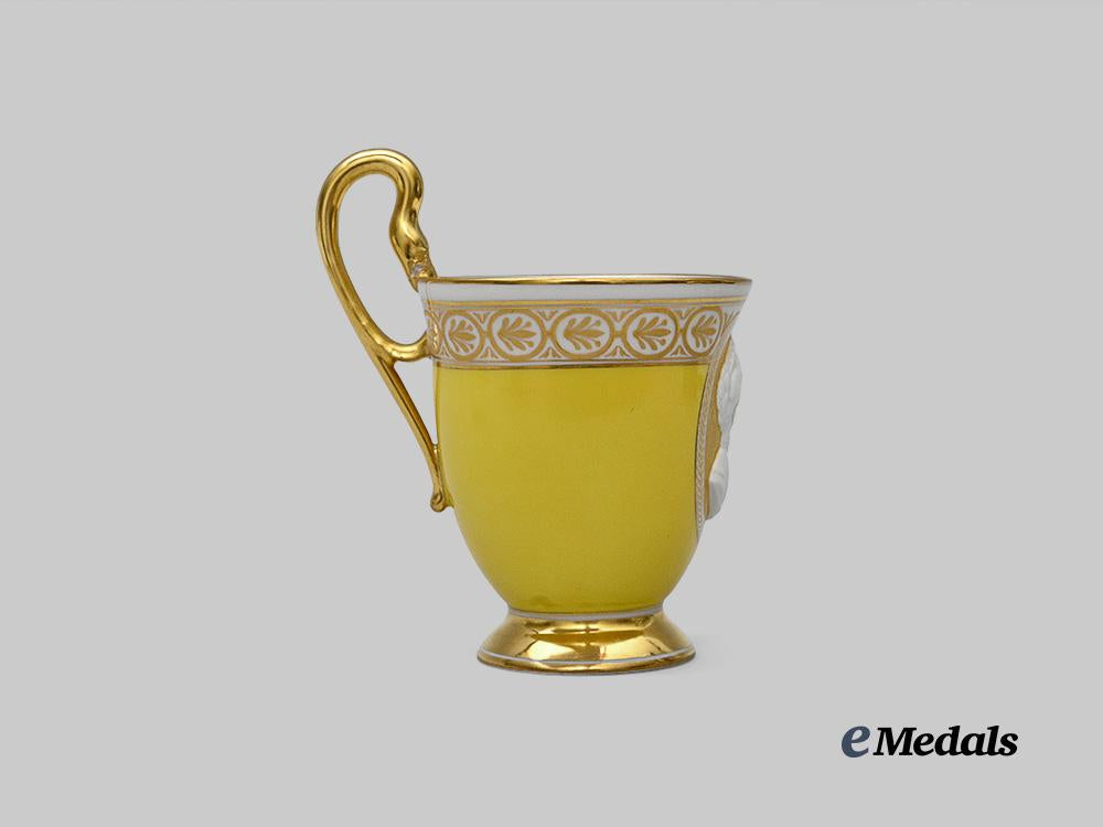 germany,_imperial._a_kaiserin_augusta_victoria_patriotic_cameo_cup_and_saucer,_by_königliche_porzellan-_manufaktur_e_medals__g63941_5