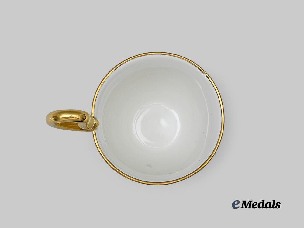 germany,_imperial._a_kaiserin_augusta_victoria_patriotic_cameo_cup_and_saucer,_by_königliche_porzellan-_manufaktur_e_medals__g63941_8