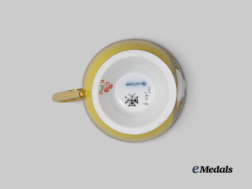 germany,_imperial._a_kaiserin_augusta_victoria_patriotic_cameo_cup_and_saucer,_by_königliche_porzellan-_manufaktur_e_medals__g63941_9