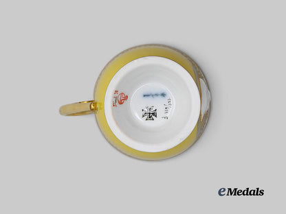 germany,_imperial._a_kaiserin_augusta_victoria_patriotic_cameo_cup_and_saucer,_by_königliche_porzellan-_manufaktur_e_medals__g63941_9