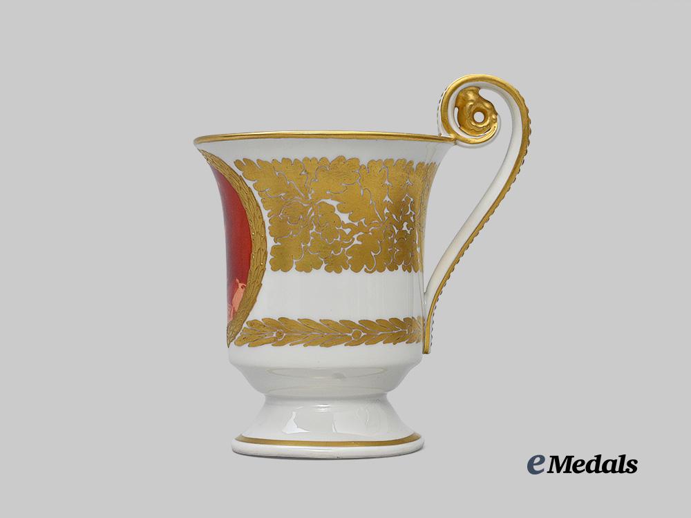 germany,_imperial._a_pair_of_first_world_war_patriotic_cups,_von_hindenburg_and_crown_prince_wilhelm,_by_königliche_porzellan-_manufaktur_e_medals__g63942_12