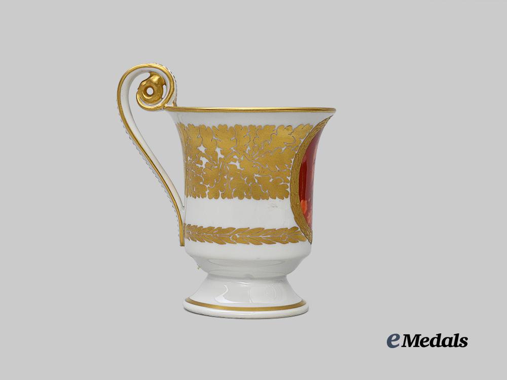 germany,_imperial._a_pair_of_first_world_war_patriotic_cups,_von_hindenburg_and_crown_prince_wilhelm,_by_königliche_porzellan-_manufaktur_e_medals__g63942_13
