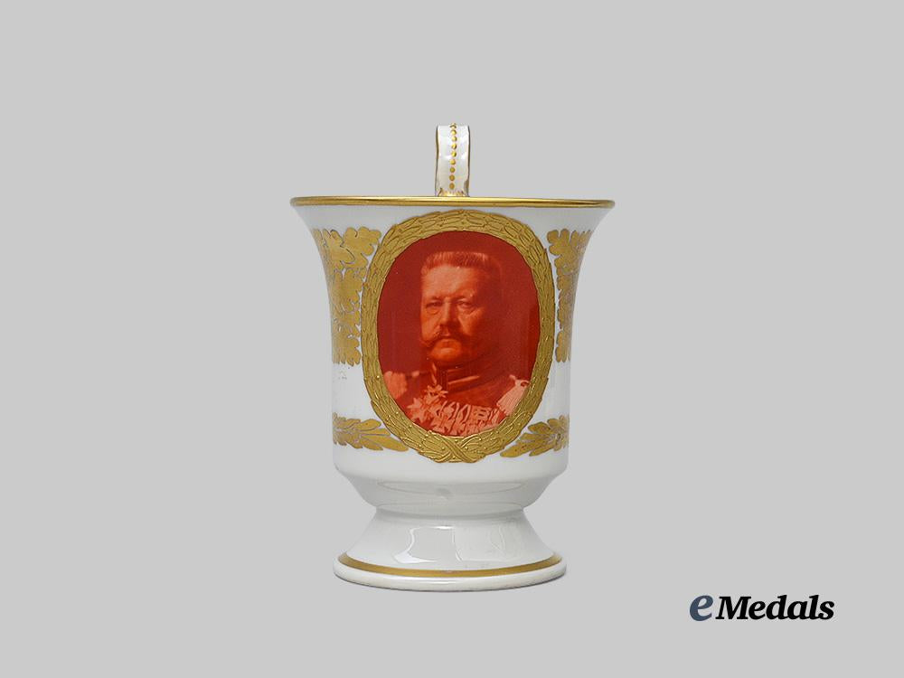 germany,_imperial._a_pair_of_first_world_war_patriotic_cups,_von_hindenburg_and_crown_prince_wilhelm,_by_königliche_porzellan-_manufaktur_e_medals__g63942_14