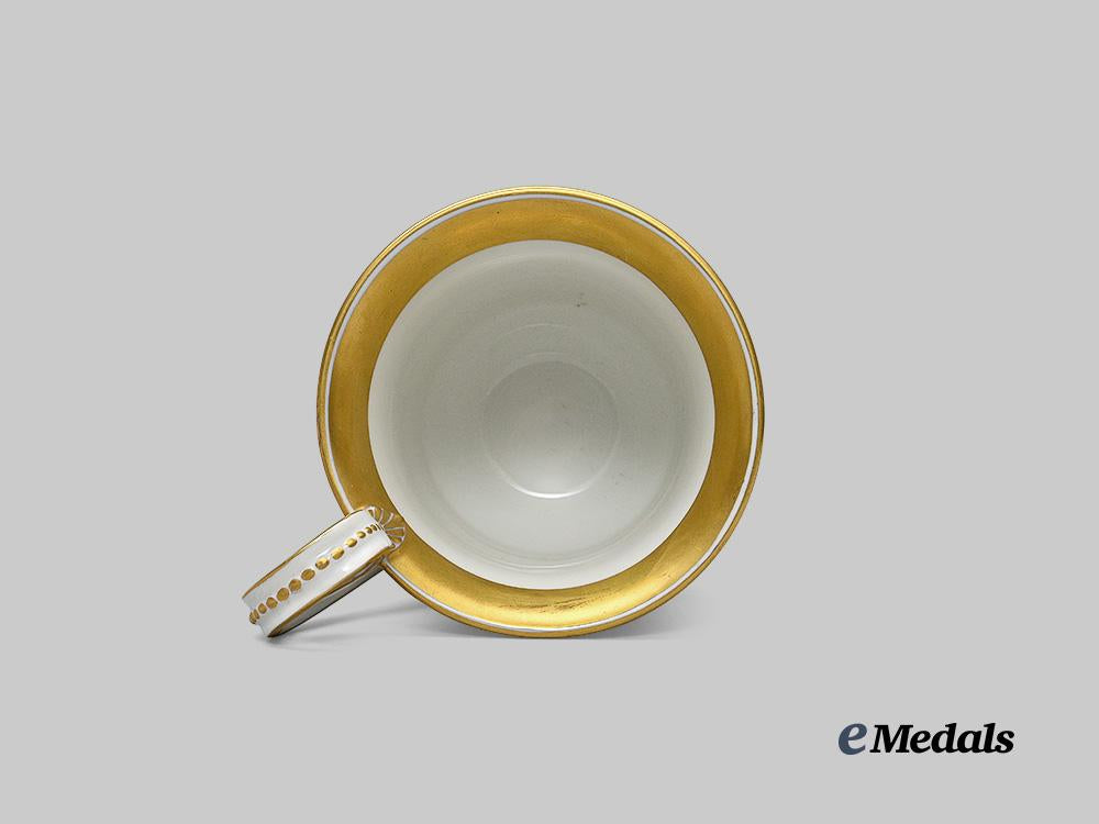 germany,_imperial._a_pair_of_first_world_war_patriotic_cups,_von_hindenburg_and_crown_prince_wilhelm,_by_königliche_porzellan-_manufaktur_e_medals__g63942_16