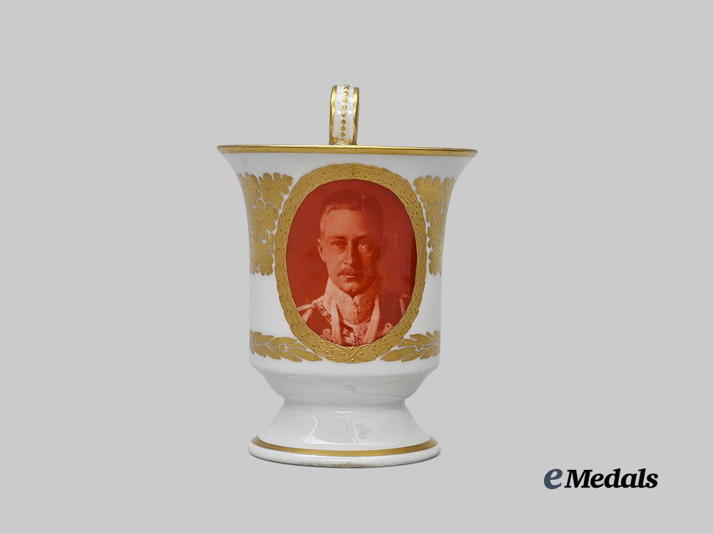 germany,_imperial._a_pair_of_first_world_war_patriotic_cups,_von_hindenburg_and_crown_prince_wilhelm,_by_königliche_porzellan-_manufaktur_e_medals__g63942_3