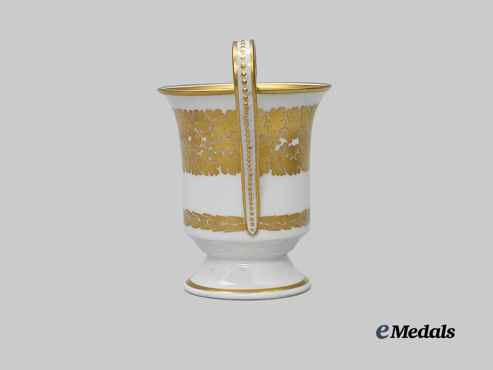 germany,_imperial._a_pair_of_first_world_war_patriotic_cups,_von_hindenburg_and_crown_prince_wilhelm,_by_königliche_porzellan-_manufaktur_e_medals__g63942_6