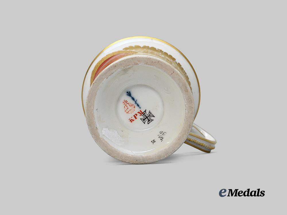 germany,_imperial._a_pair_of_first_world_war_patriotic_cups,_von_hindenburg_and_crown_prince_wilhelm,_by_königliche_porzellan-_manufaktur_e_medals__g63942_8