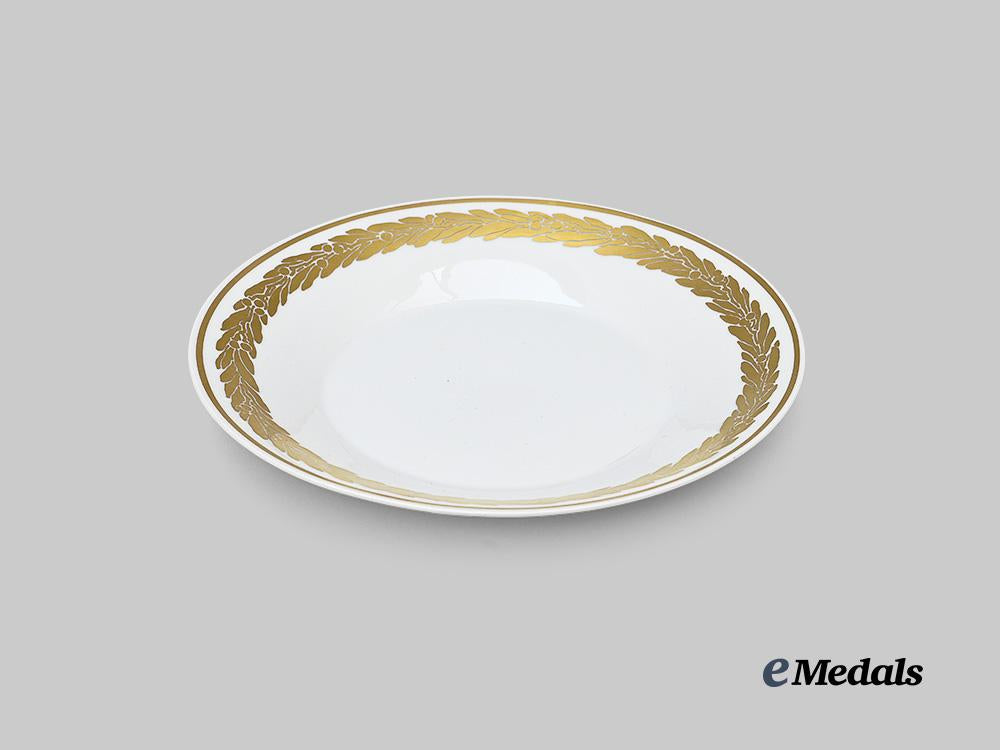 germany,_imperial._a_crown_prince_wilhelm_patriotic_cup_and_saucer,_by_königliche_porzellan-_manufaktur_e_medals__g63944_11