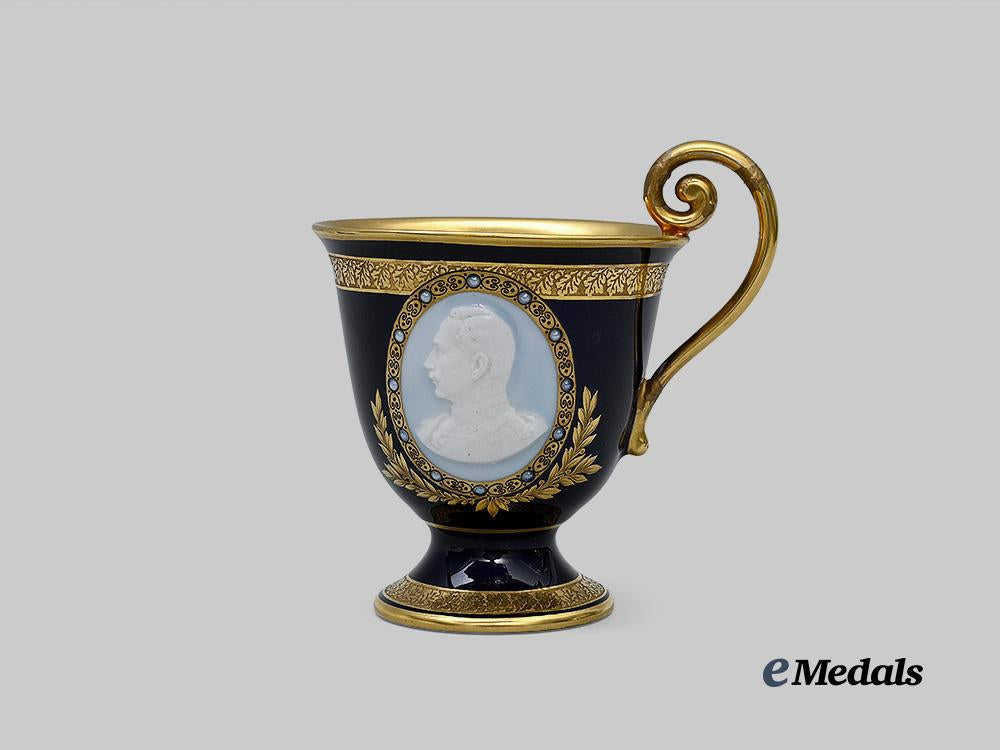 germany,_imperial._a1915_kaiser_wilhelm_i_i_patriotic_cameo_cup_and_saucer,_by_lorenz_hutschenreuther_e_medals__g63944_17