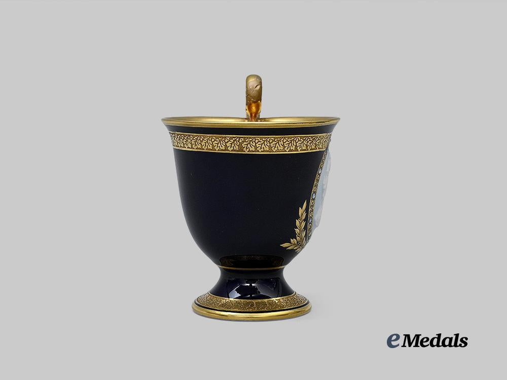 germany,_imperial._a1915_kaiser_wilhelm_i_i_patriotic_cameo_cup_and_saucer,_by_lorenz_hutschenreuther_e_medals__g63944_19