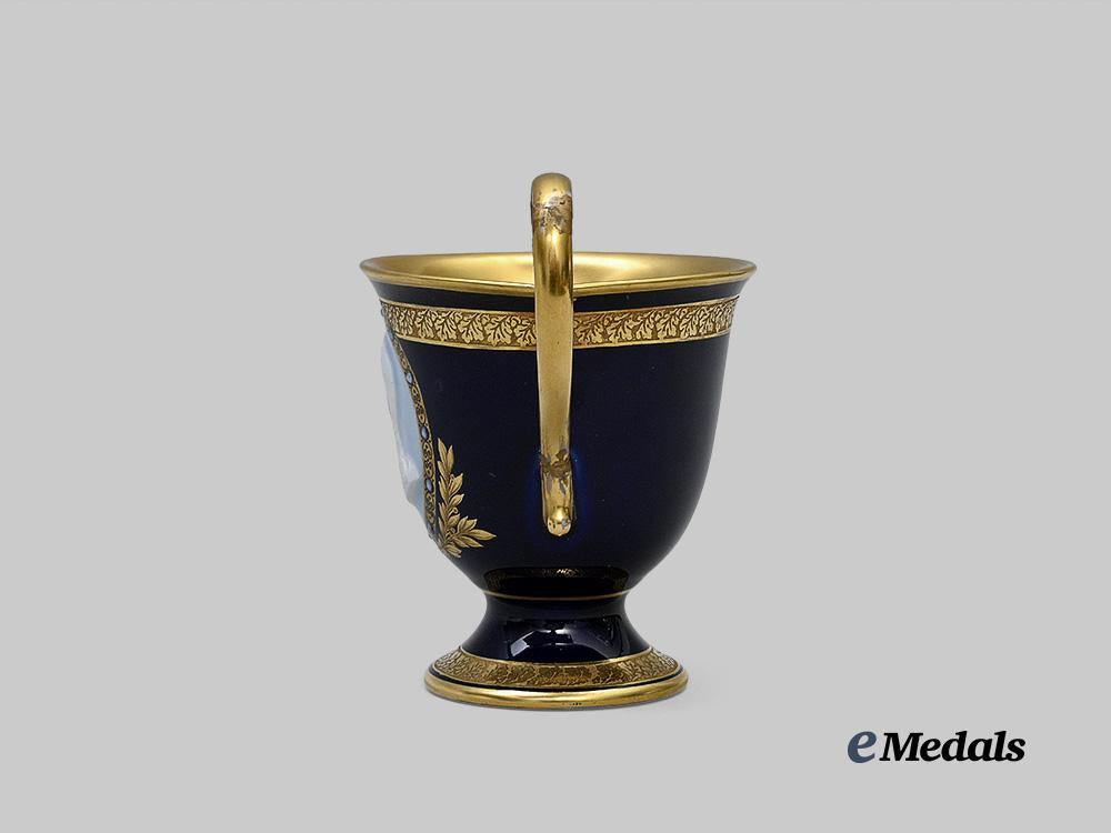 germany,_imperial._a1915_kaiser_wilhelm_i_i_patriotic_cameo_cup_and_saucer,_by_lorenz_hutschenreuther_e_medals__g63944_20