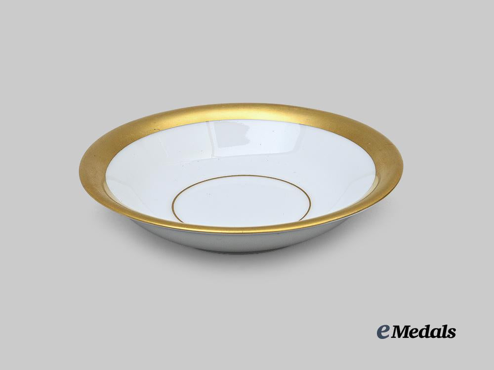 germany,_imperial._a1915_kaiser_wilhelm_i_i_patriotic_cameo_cup_and_saucer,_by_lorenz_hutschenreuther_e_medals__g63944_24