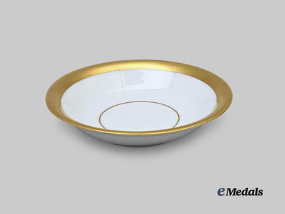 germany,_imperial._a1915_kaiser_wilhelm_i_i_patriotic_cameo_cup_and_saucer,_by_lorenz_hutschenreuther_e_medals__g63944_24
