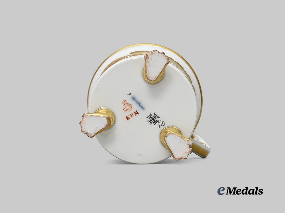 germany,_imperial._a_crown_prince_wilhelm_patriotic_cup_and_saucer,_by_königliche_porzellan-_manufaktur_e_medals__g63944_9