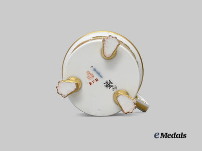 germany,_imperial._a_crown_prince_wilhelm_patriotic_cup_and_saucer,_by_königliche_porzellan-_manufaktur_e_medals__g63944_9