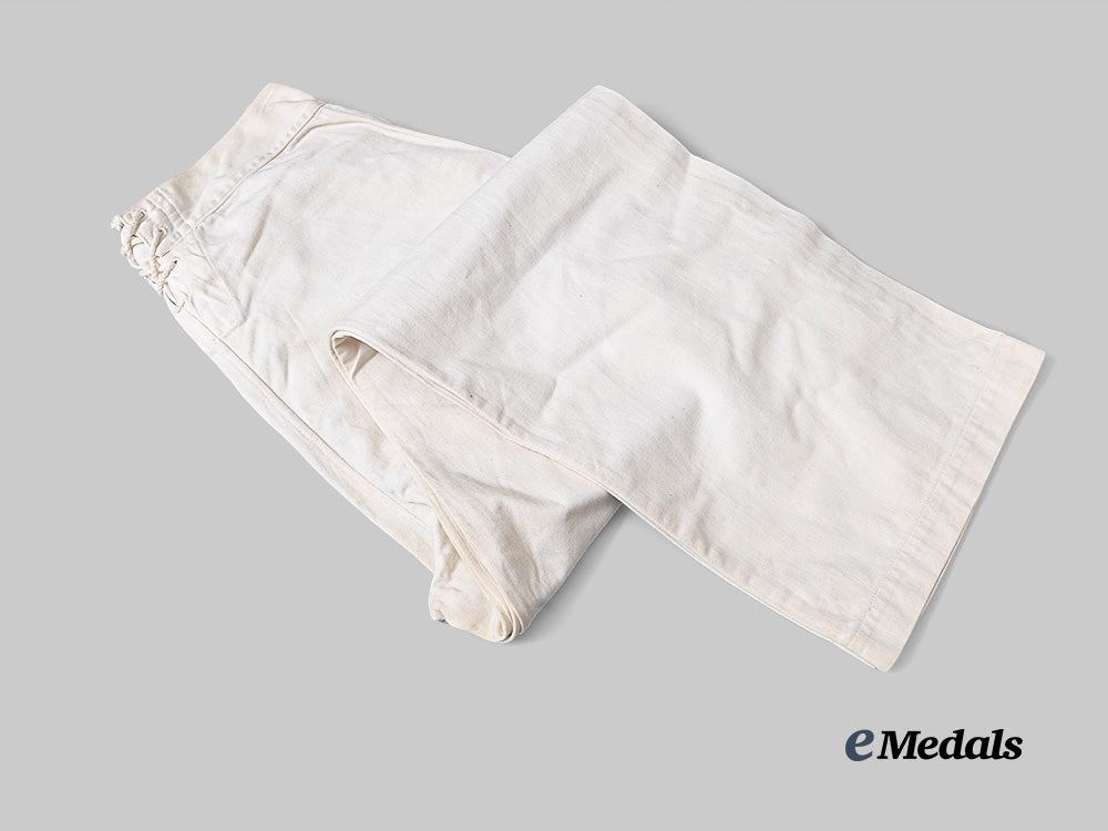 germany,_kriegsmarine._an_early_white_service_uniform_for_a_radio_operator_e_medals__g63945_10