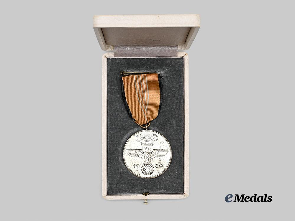 germany,_third_reich._an_olympic_games_commemorative_medal,_with_case_e_medals__g63952_3
