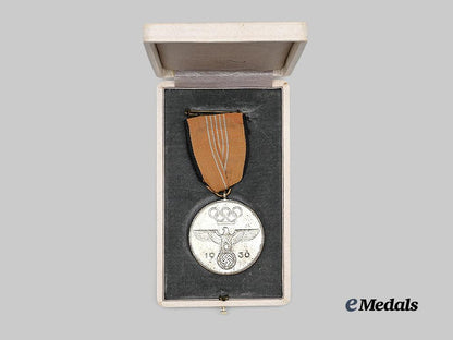 germany,_third_reich._an_olympic_games_commemorative_medal,_with_case_e_medals__g63952_3