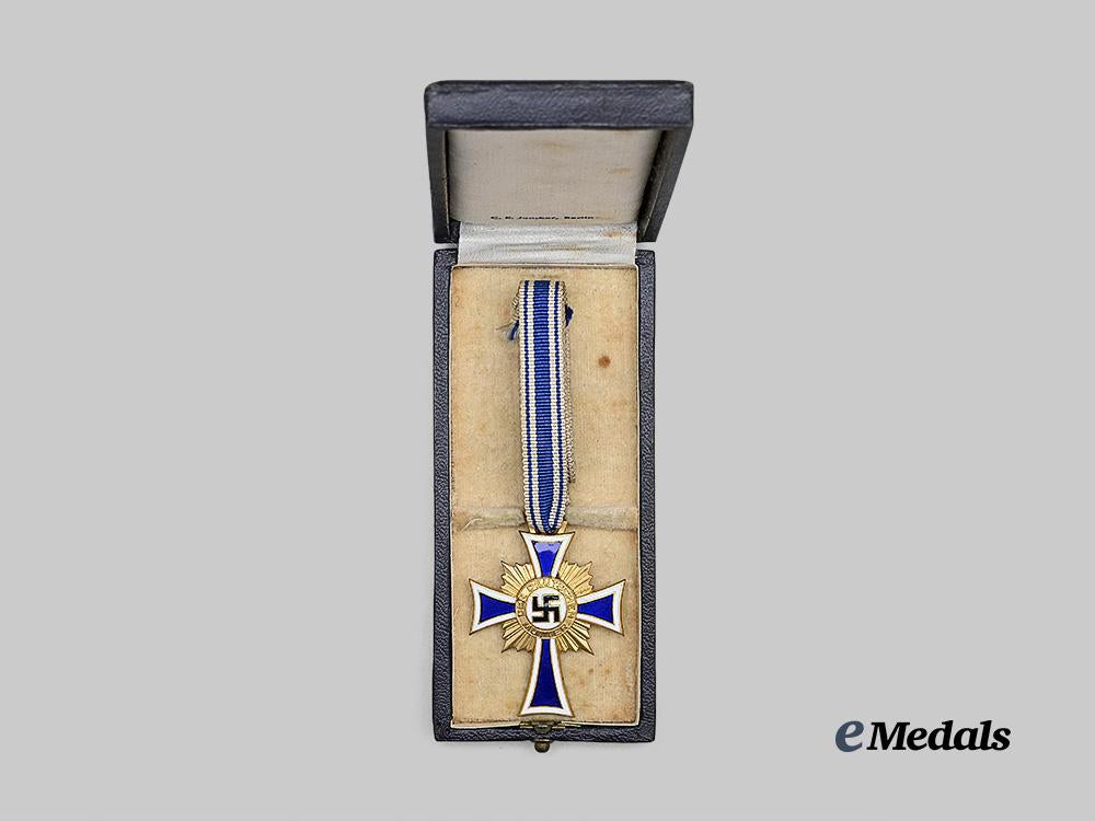 germany,_third_reich._an_honour_cross_of_the_german_mother,_gold_grade_with_case,_by_c._e._juncker_e_medals__g63954_3
