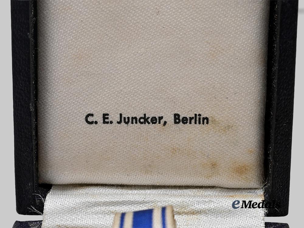 germany,_third_reich._an_honour_cross_of_the_german_mother,_gold_grade_with_case,_by_c._e._juncker_e_medals__g63954_4