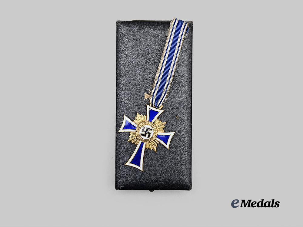 germany,_third_reich._an_honour_cross_of_the_german_mother,_gold_grade_with_case,_by_c._e._juncker_e_medals__g63954_5