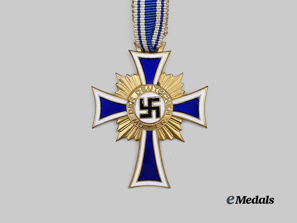 germany,_third_reich._an_honour_cross_of_the_german_mother,_gold_grade_with_case,_by_c._e._juncker_e_medals__g63954_7