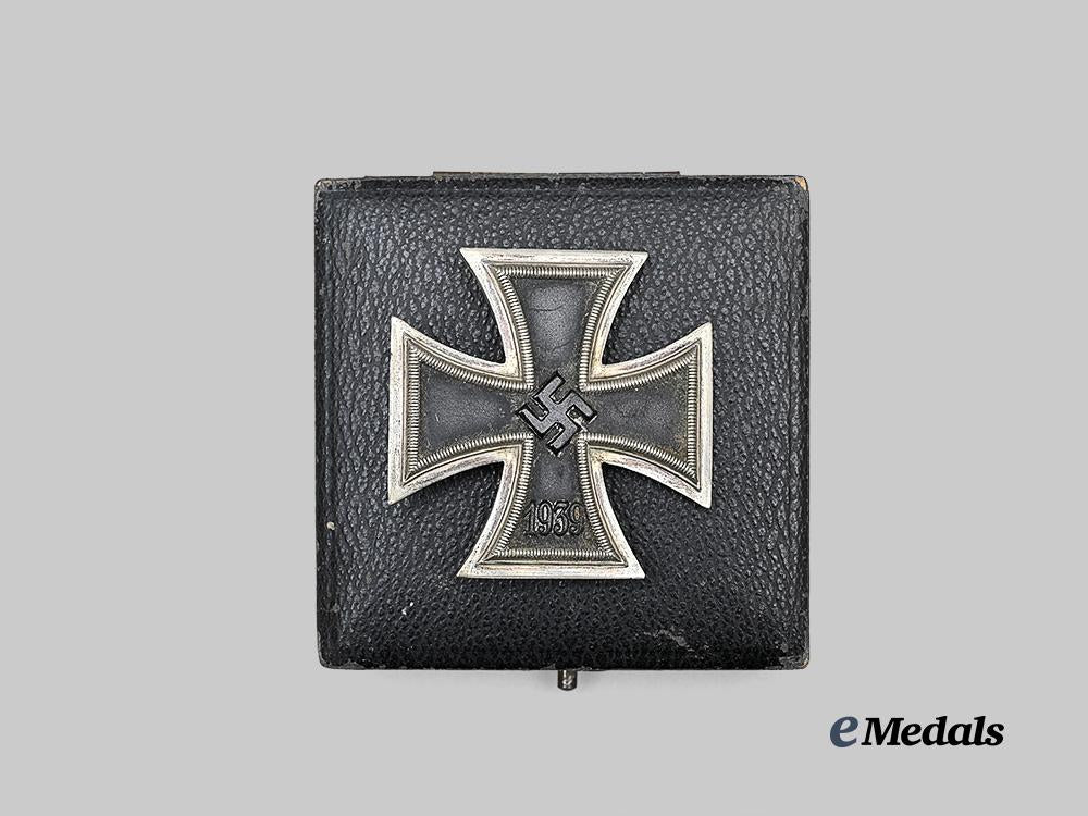 germany,_wehrmacht._a1939_iron_cross_i_class,_with_case,_owner-_attributed_example_by_paul_meybauer_e_medals__g63960_5