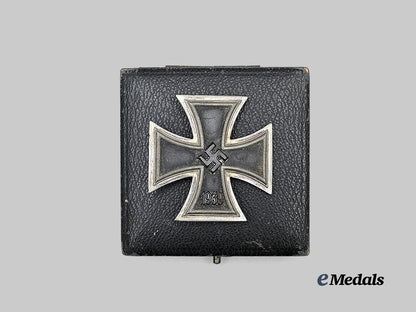 germany,_wehrmacht._a1939_iron_cross_i_class,_with_case,_owner-_attributed_example_by_paul_meybauer_e_medals__g63960_5