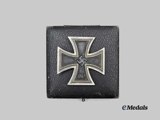 germany,_wehrmacht._a1939_iron_cross_i_class,_with_case,_owner-_attributed_example_by_paul_meybauer_e_medals__g63960_5
