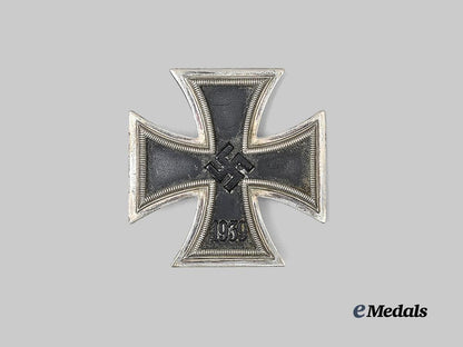 germany,_wehrmacht._a1939_iron_cross_i_class,_with_case,_owner-_attributed_example_by_paul_meybauer_e_medals__g63960_6