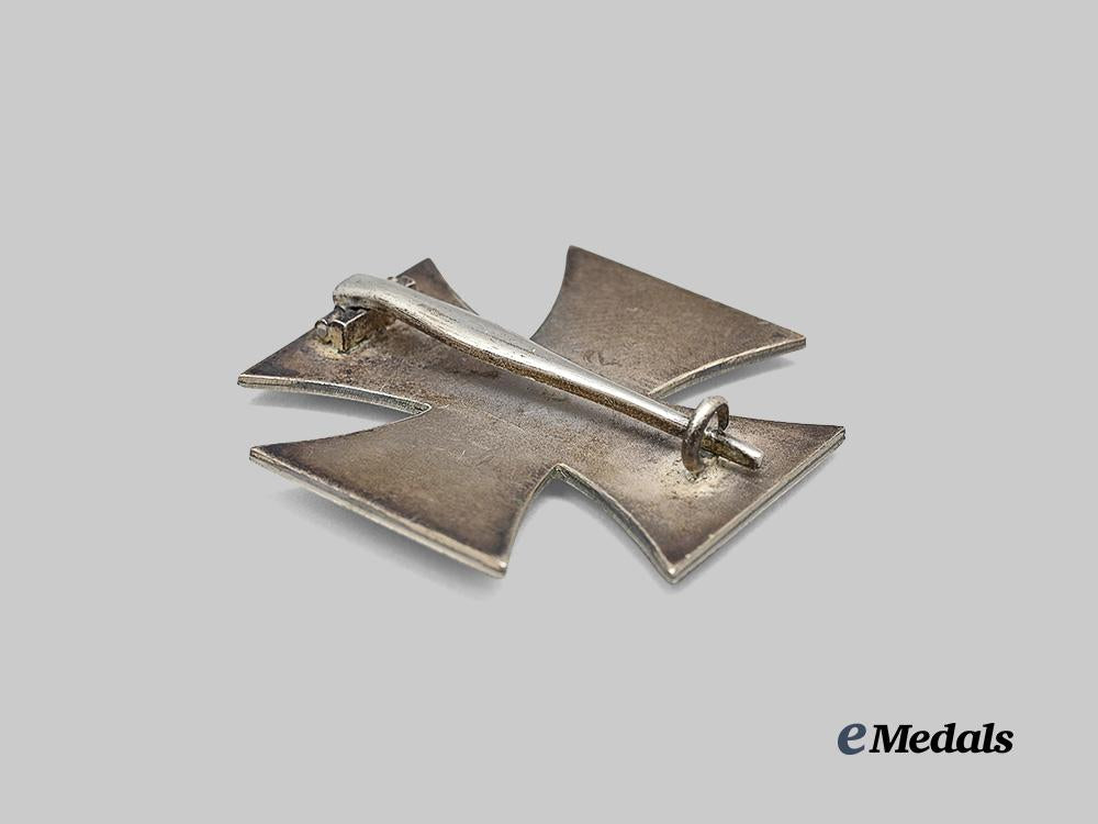 germany,_wehrmacht._a1939_iron_cross_i_class,_with_case,_owner-_attributed_example_by_paul_meybauer_e_medals__g63960_8