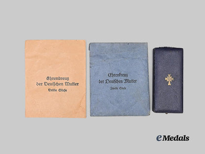 germany,_third_reich._a_lot_of_honour_cross_of_the_german_mother,_all_grades,_with_cases_and_packages_e_medals__g63980_2