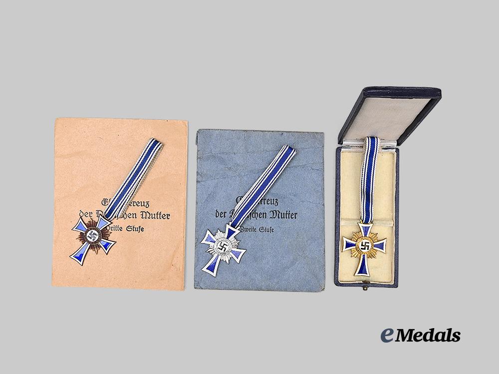 germany,_third_reich._a_lot_of_honour_cross_of_the_german_mother,_all_grades,_with_cases_and_packages_e_medals__g63980_3