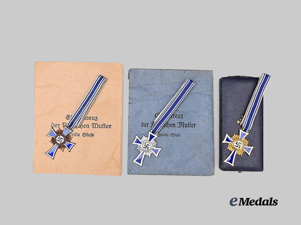 germany,_third_reich._a_lot_of_honour_cross_of_the_german_mother,_all_grades,_with_cases_and_packages_e_medals__g63980_4