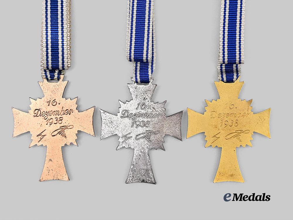 germany,_third_reich._a_lot_of_honour_cross_of_the_german_mother,_all_grades,_with_cases_and_packages_e_medals__g63980_8