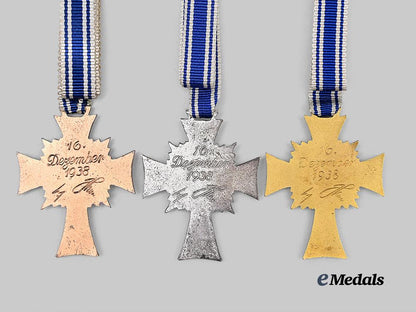 germany,_third_reich._a_lot_of_honour_cross_of_the_german_mother,_all_grades,_with_cases_and_packages_e_medals__g63980_8