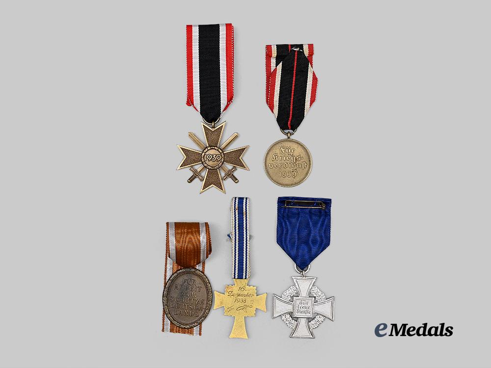 germany,_third_reich._a_lot_of_awards_for_military_and_civil_service,_with_packages_and_cases_e_medals__g63981_7