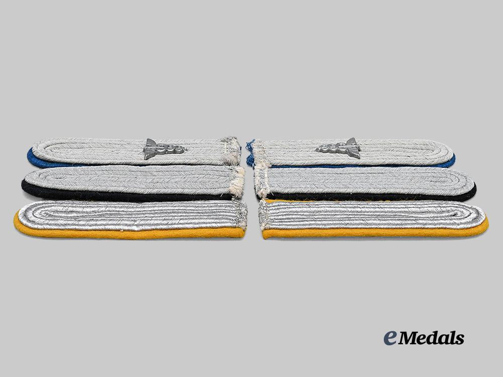 germany,_wehrmacht._a_lot_of_shoulder_boards_for_leutnant_ranks,_heer_and_luftwaffe_issue_e_medals__g63984_4
