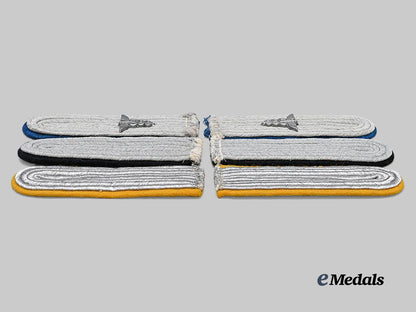 germany,_wehrmacht._a_lot_of_shoulder_boards_for_leutnant_ranks,_heer_and_luftwaffe_issue_e_medals__g63984_4