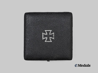 germany,_imperial._a1914_iron_cross_i_class,_with_case,_k_o_maker_e_medals__g63987_2