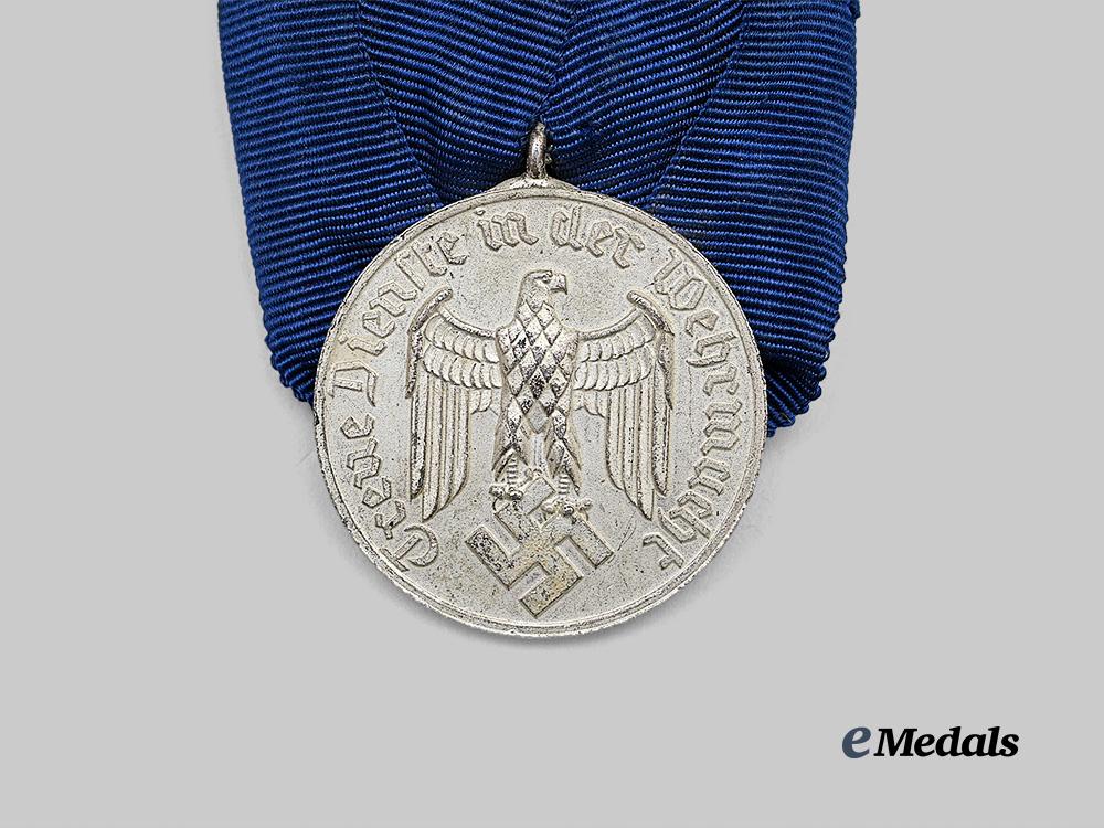 germany,_wehrmacht._a4-_year_long_service_award,_on_parade_mount_e_medals__g63988_3