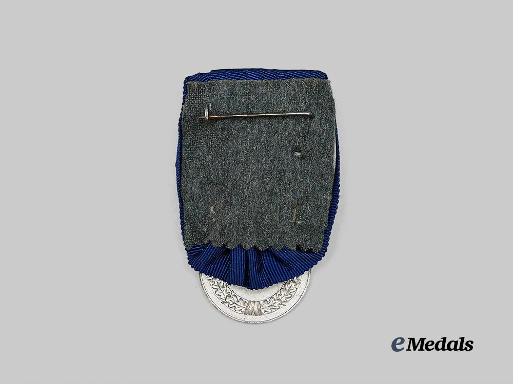 germany,_wehrmacht._a4-_year_long_service_award,_on_parade_mount_e_medals__g63988_4