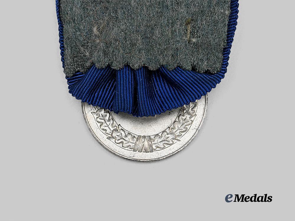 germany,_wehrmacht._a4-_year_long_service_award,_on_parade_mount_e_medals__g63988_5