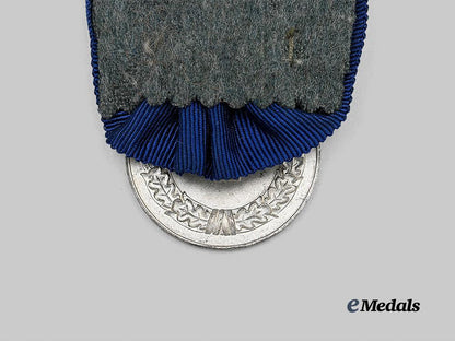 germany,_wehrmacht._a4-_year_long_service_award,_on_parade_mount_e_medals__g63988_5