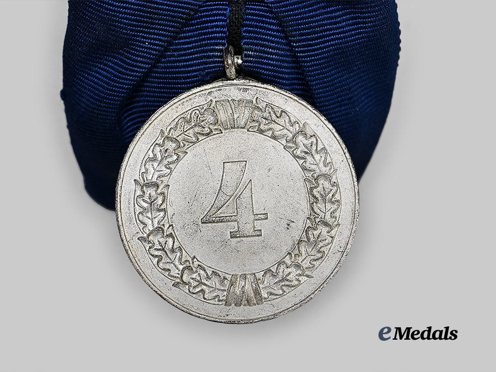 germany,_wehrmacht._a4-_year_long_service_award,_on_parade_mount_e_medals__g63988_6