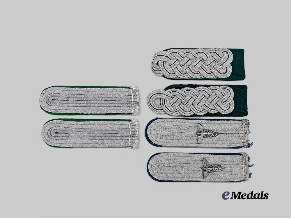 germany,_heer._a_lot_of_shoulder_boards_for_officer_ranks_e_medals__g63990_2