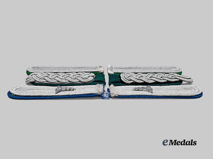 germany,_heer._a_lot_of_shoulder_boards_for_officer_ranks_e_medals__g63990_4